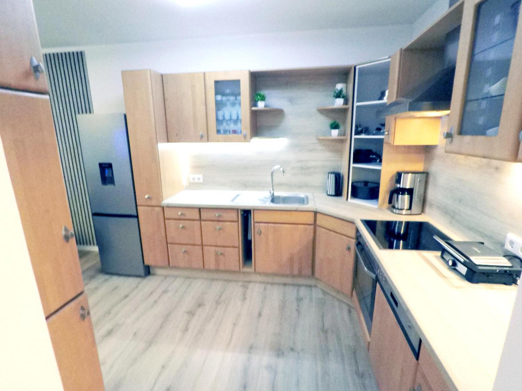 Apartment 3-zimmer 84qm Mit Separatem Eingang *